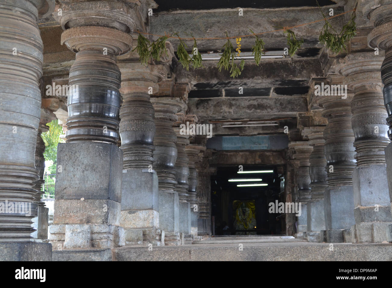 Belur temple Chennakesava - Colonnes et sculptures- piliers ornés pièces tournées Banque D'Images