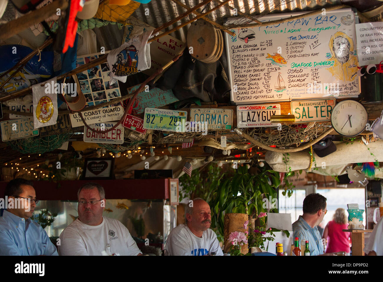 Souvenirs nostalgiques à l'intérieur de la barre de Flo's clam shack est un célèbre restaurant et bar donnant sur deuxième plage de Middletown RI Banque D'Images