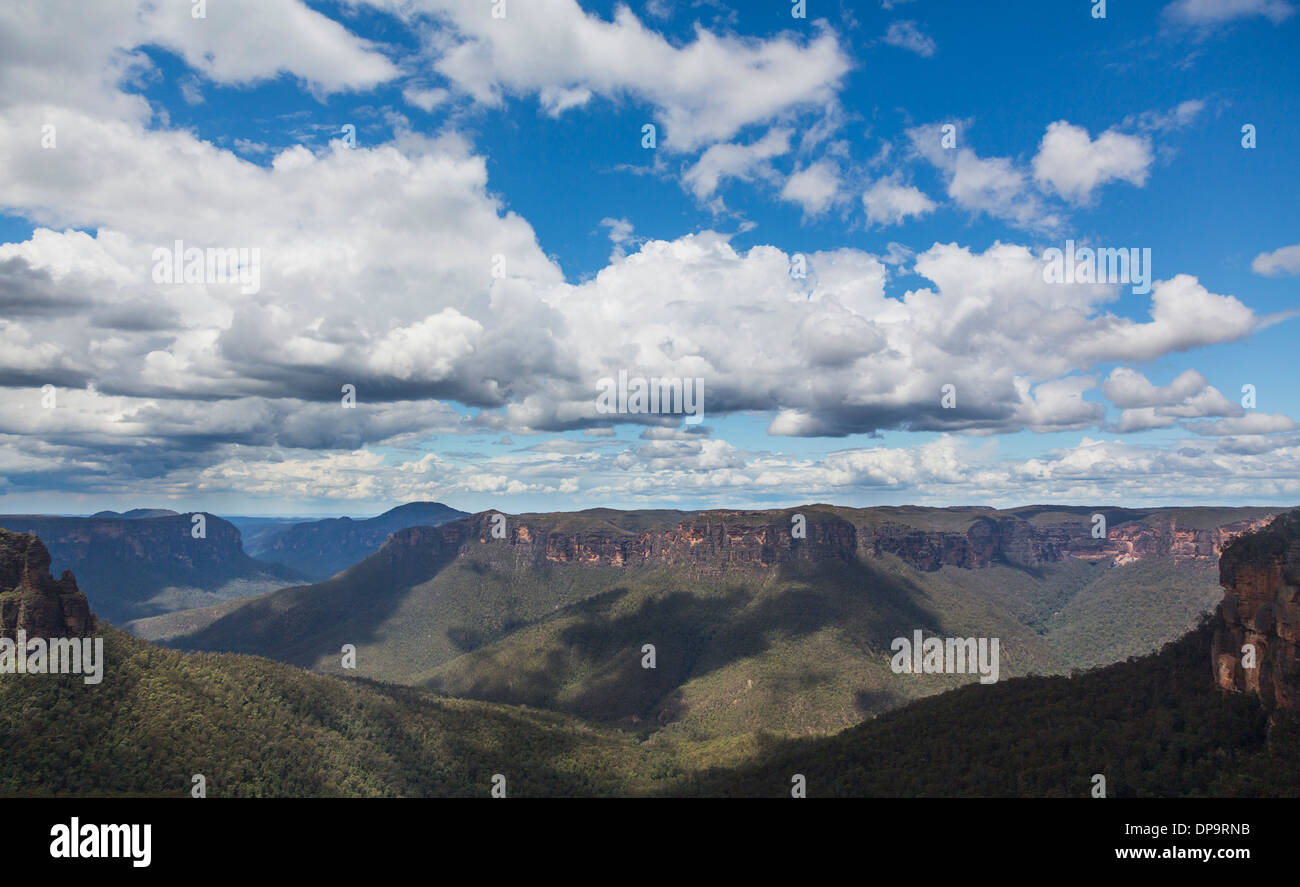 Grose Valley de Govetts Leap Lookout dans le Parc National de Blue Mountains, New South Wales, Australie Banque D'Images