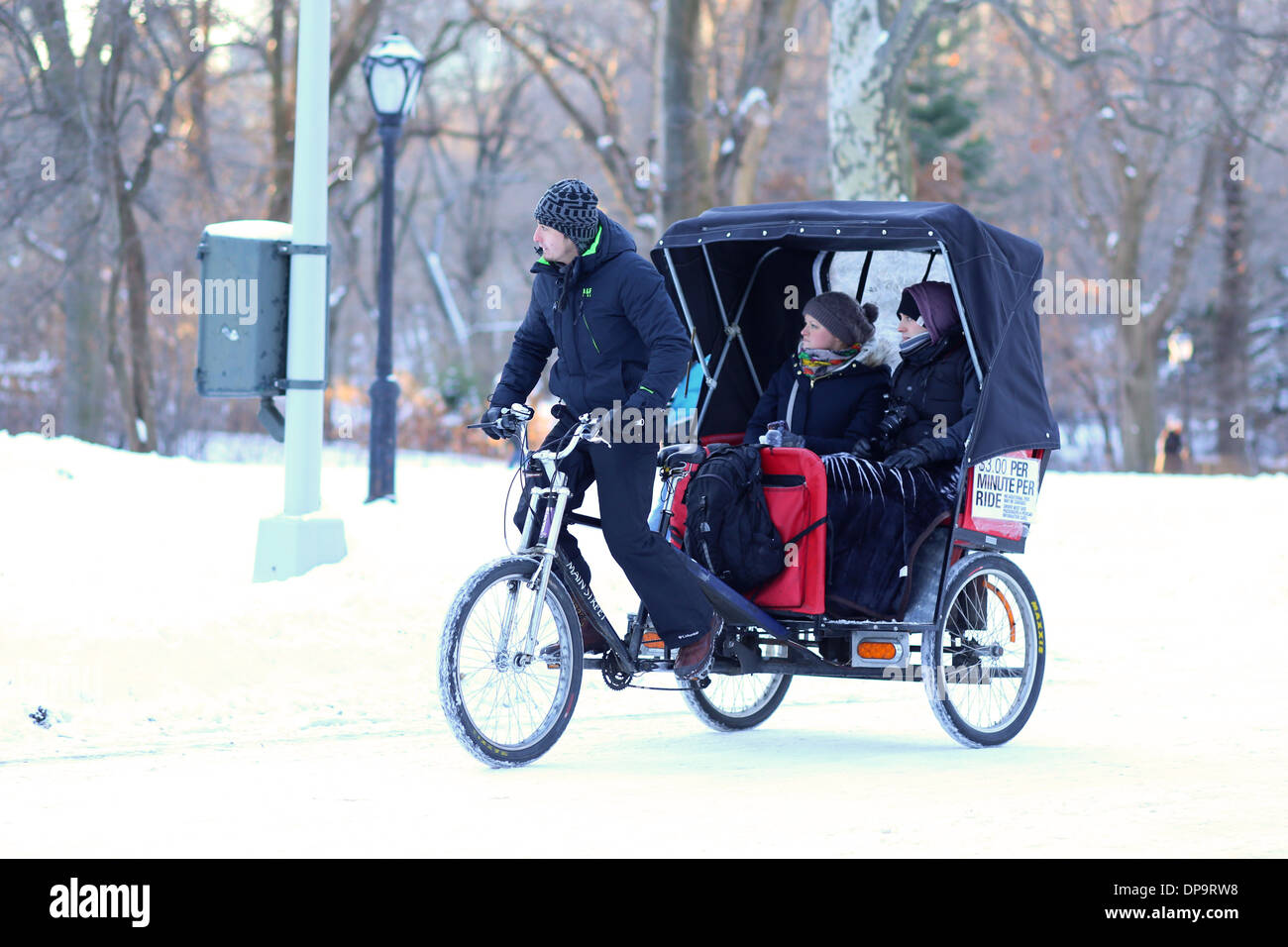 Un pedicab dans la neige Banque D'Images