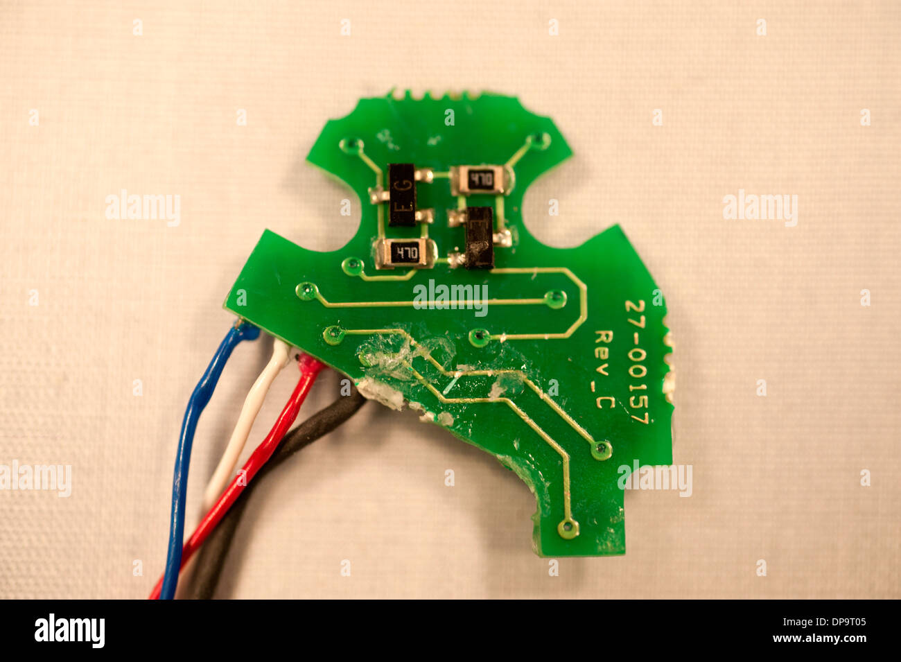 PCB Circuit imprimé miniature à l'intérieur des fils de casque Banque D'Images