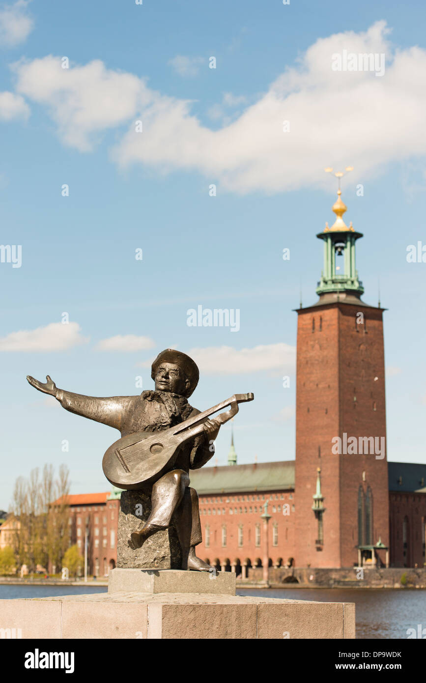 Hôtel de ville d'un célèbre monument de Stockholm, Suède et la sculpture de l'artiste Evert Taube Banque D'Images