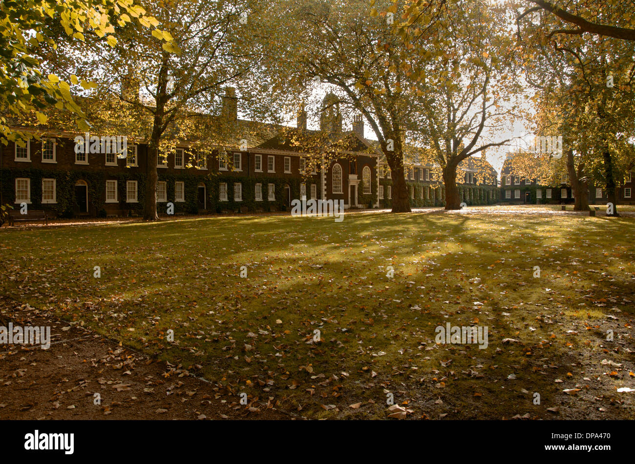 Matin d'automne sur la place à la la Geffrye Museum, London, UK Banque D'Images