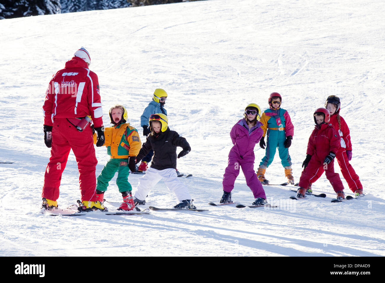 Ski enfants, l'apprentissage du ski en école de ski, la chapelle d'Abondance, Alpes, France Europe Banque D'Images