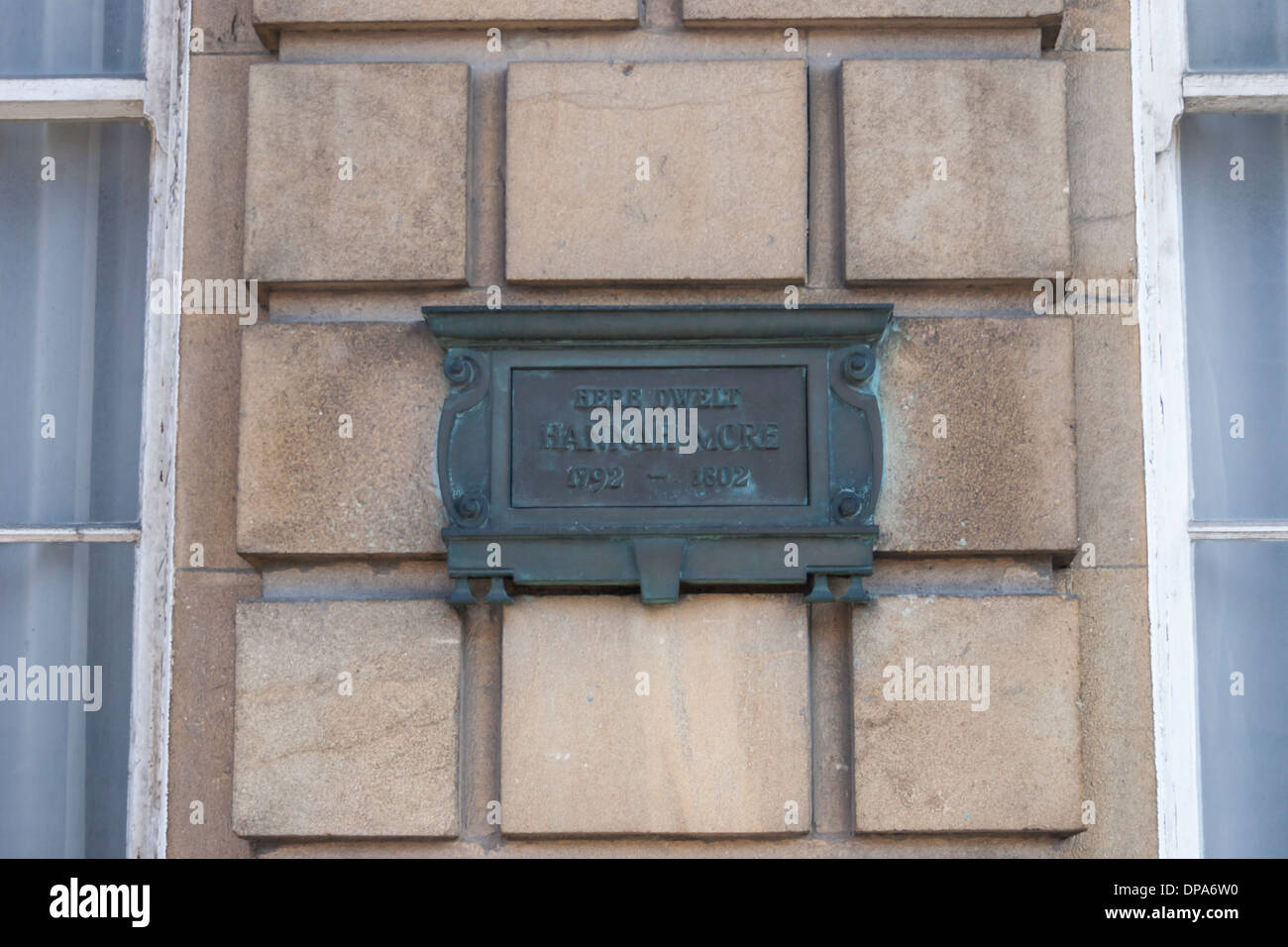 Plaque en laiton : 'Ici habita Hannah davantage 1792-1802' (un écrivain et philanthrope religieux). 76, rue Great Pulteney. Banque D'Images