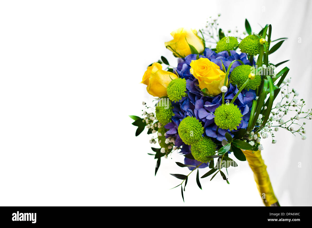 Bouquet de mariée avec Hortensia bleu et jaune roses Banque D'Images