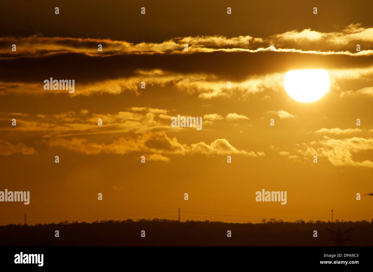 Coucher de soleil sur une journée d'hiver, chaud tons orange Banque D'Images