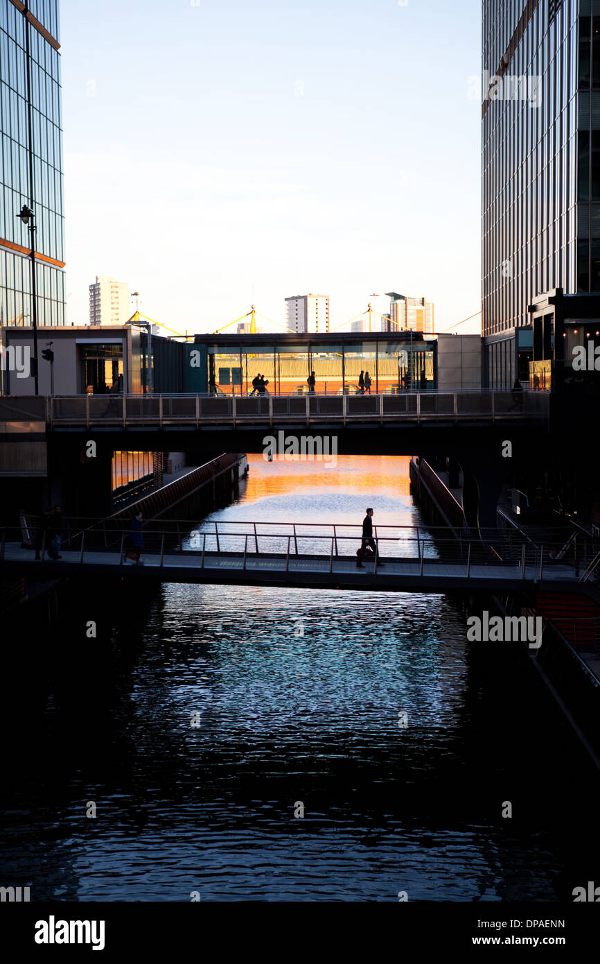 Passerelle de Canary Wharf au lever du soleil Banque D'Images