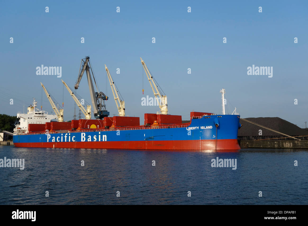 Le Bassin pacifique vraquier amarré à Sea-invest / Ghent Coal Terminal du port de Gand, Flandre orientale, Belgique Banque D'Images