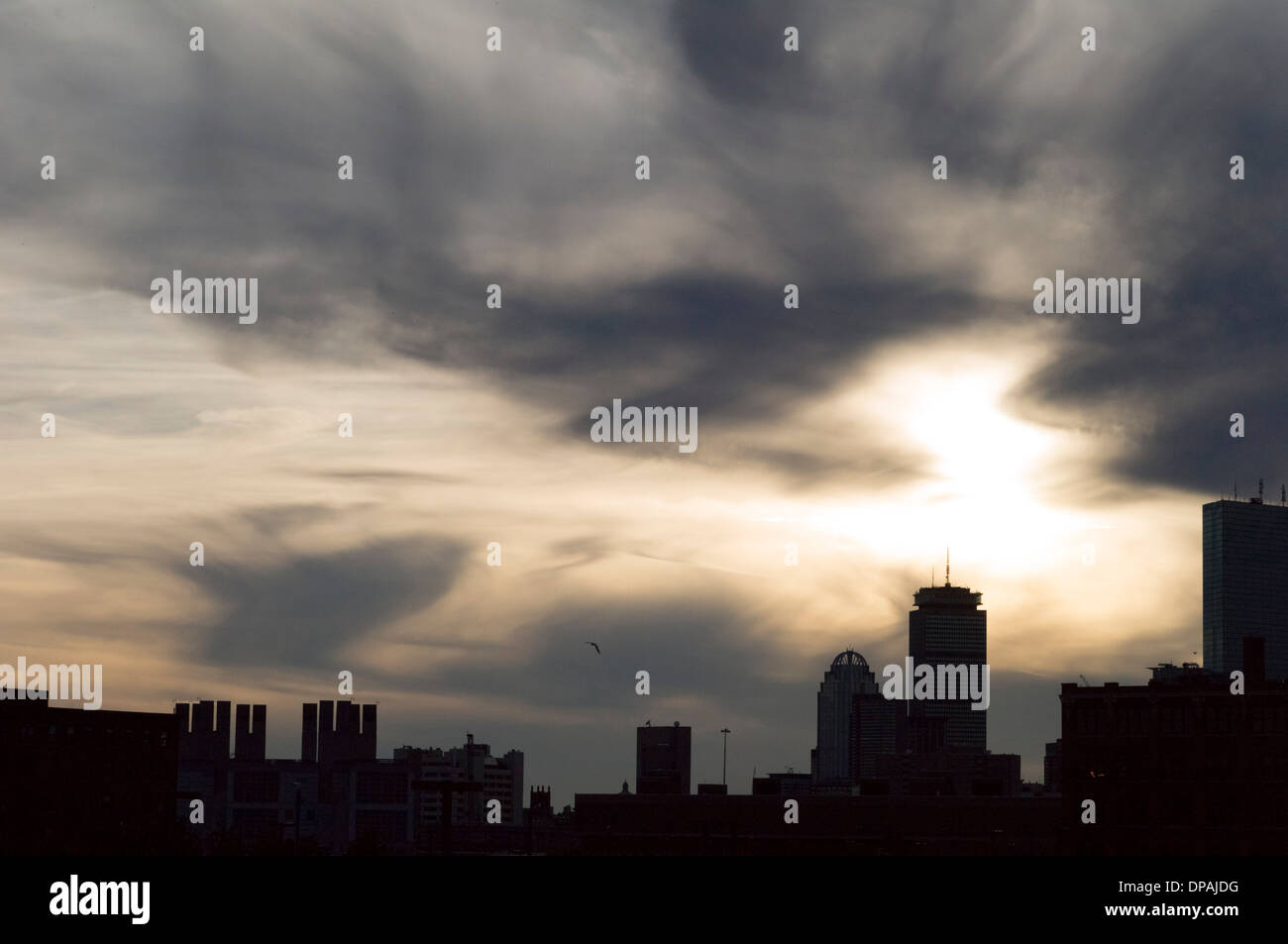 Skyline de Boston, MA., avec des nuages Banque D'Images