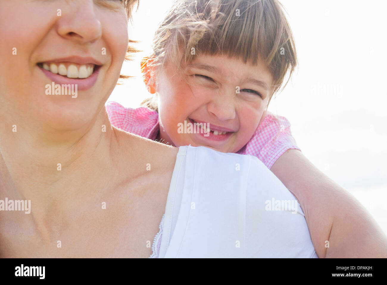 Mother piggy back Banque D'Images