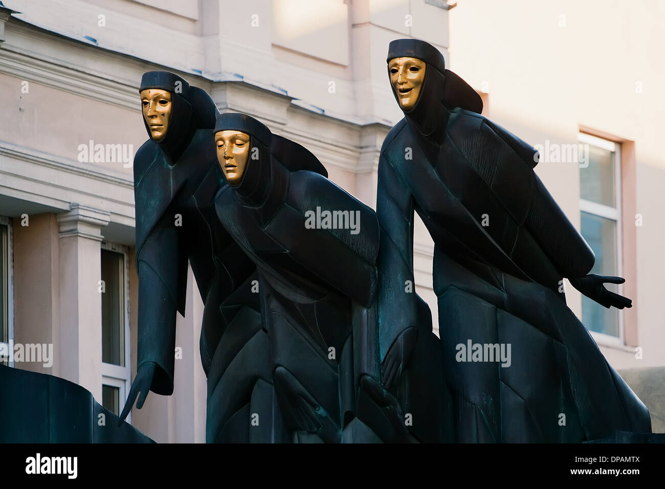 Trois Grâces sur le toit de la dramatique du théâtre. Vilnius. La Lituanie. Banque D'Images