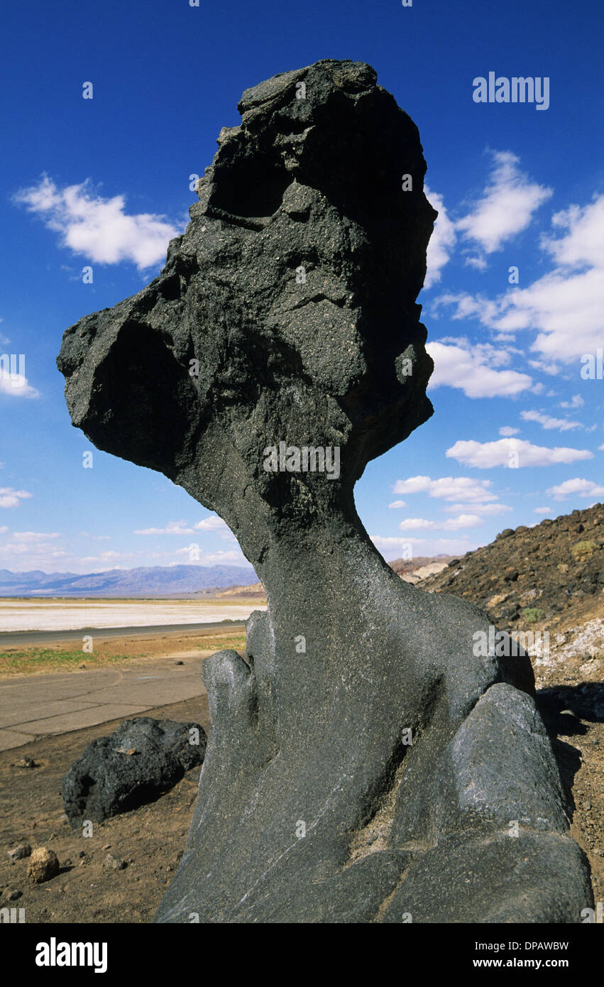 Mushroom Rocks In Death Valley Mushroom rock death valley national Banque de photographies et d’images ...