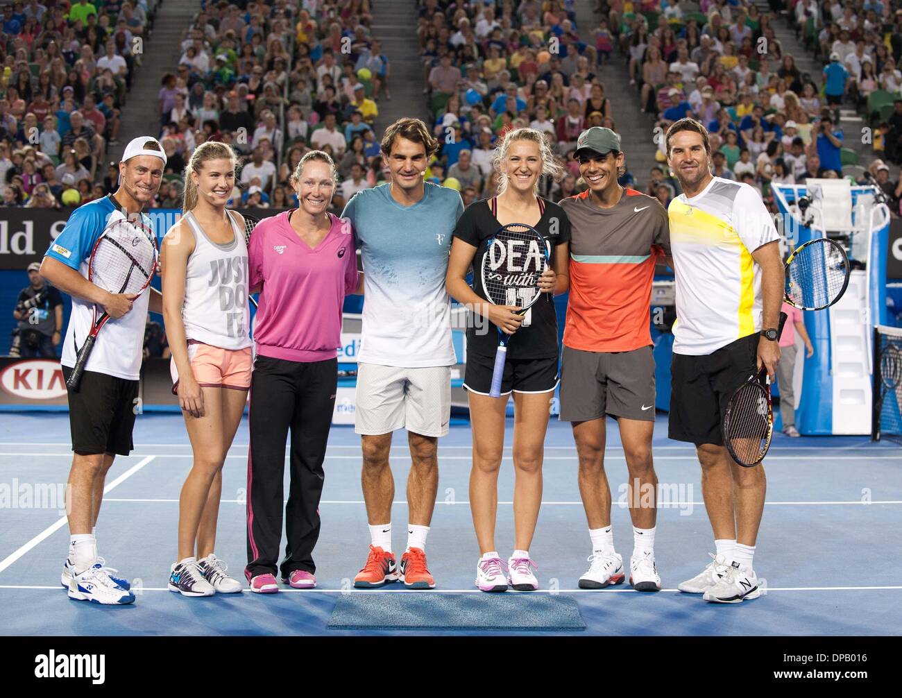 Melbourne, Australie. Jan 11, 2014. (L-R) de l'Australie, Lleyton Hewitt, Eugenie Bouchard du Canada, Samantha Stosur de l'Australie, de la suisse Roger Federer, Victoria Azarenka du Bélarus, de l'Espagne de Rafael Nadal et Patrick Rafter de l'Australie posent pour des photos au cours de la journée pour les enfants de l'avant match d'exhibition de l'Australian Open de tennis à Melbourne, Australie, le 11 janvier 2014. Credit : Bai Xue/Xinhua/Alamy Live News Banque D'Images