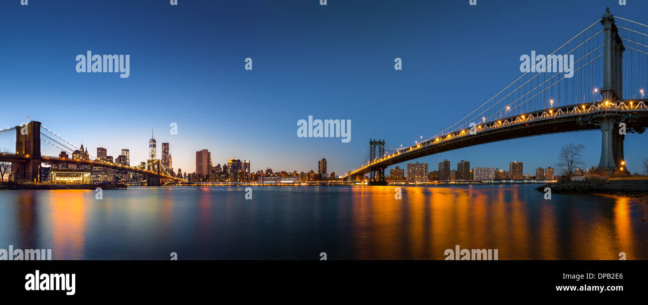 Le centre-ville de New York City panorama avec le "deux ponts" : Pont de Brooklyn et Manhattan Bridge Banque D'Images