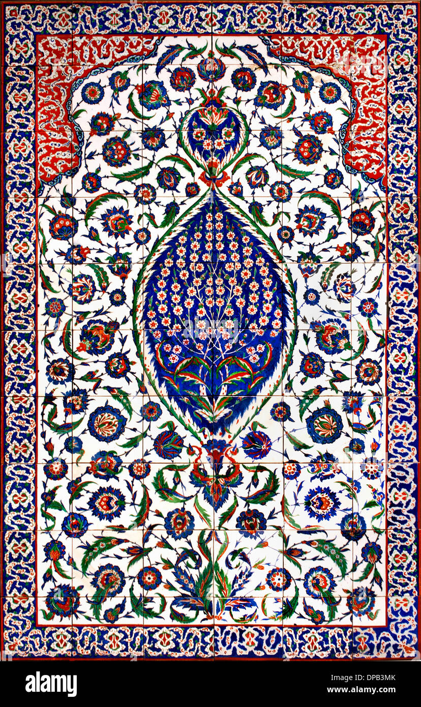 Revêtement mural Panneau avec décoration florale, du mausolée du Sultan ottoman Selim II (1566-1574) Istanbul Constantinople Banque D'Images