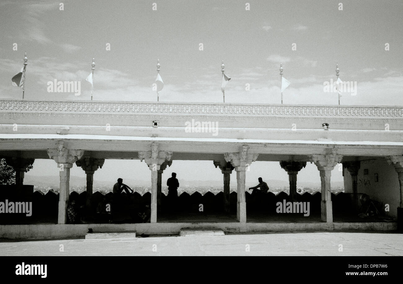 La photographie de voyage - Le palais de ville Udaipur au Rajasthan en Inde en Asie du Sud. Silhouette Sérénité Banque D'Images