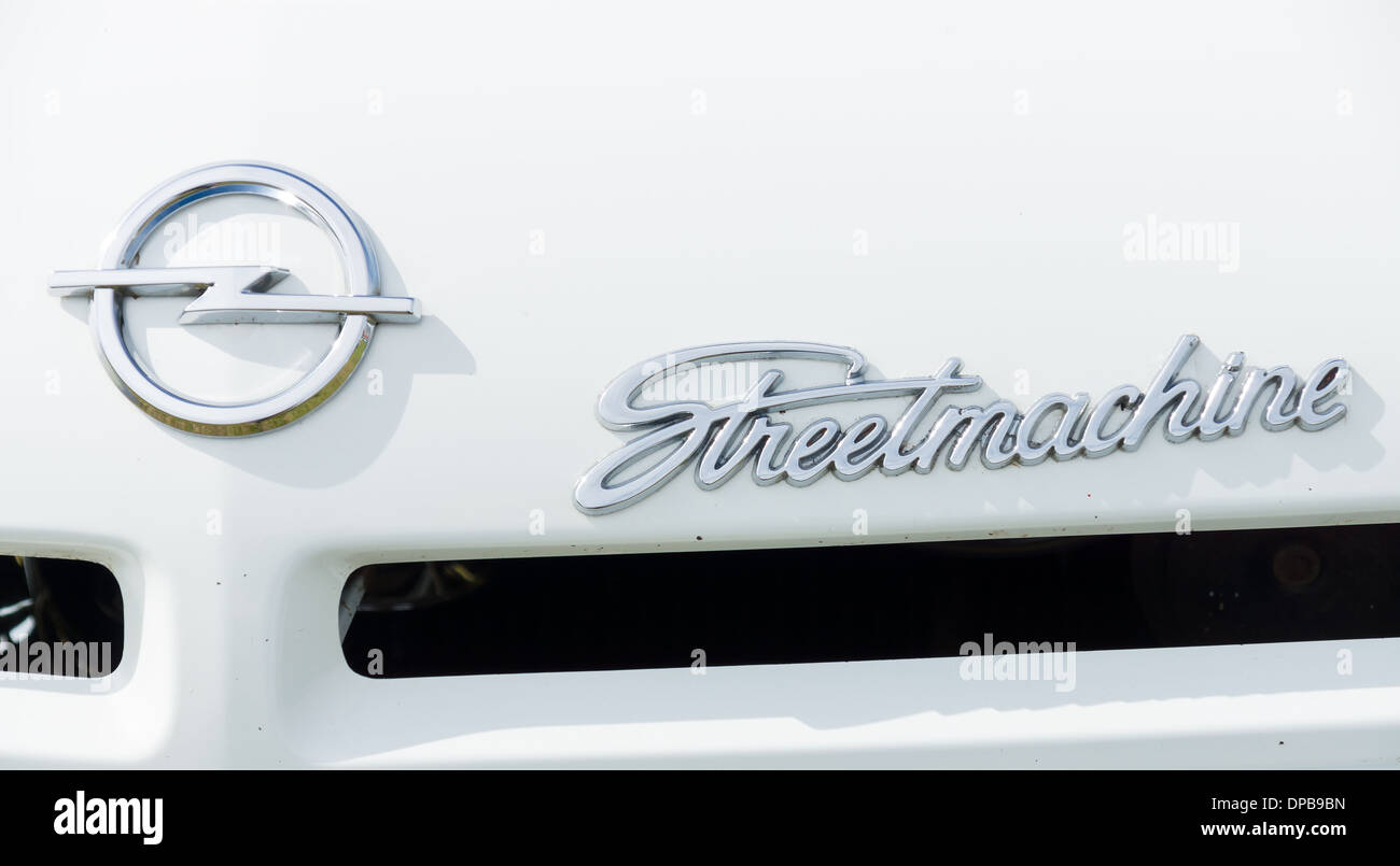 L'emblème à l'arrière-Roues motrices coupé sport Opel Manta Banque D'Images