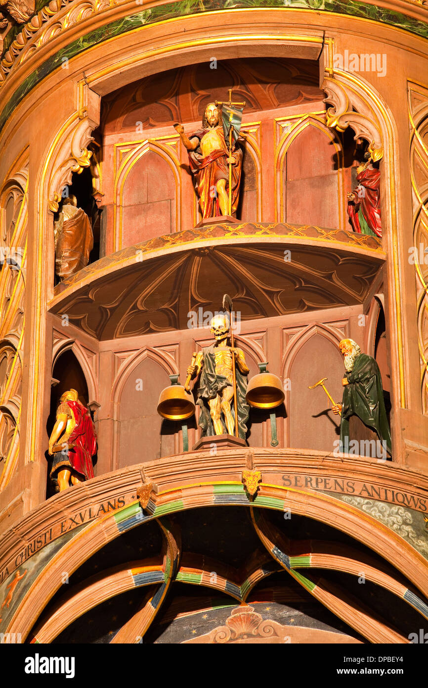 L'horloge astronomique à l'intérieur de la cathédrale de Strasbourg. Banque D'Images