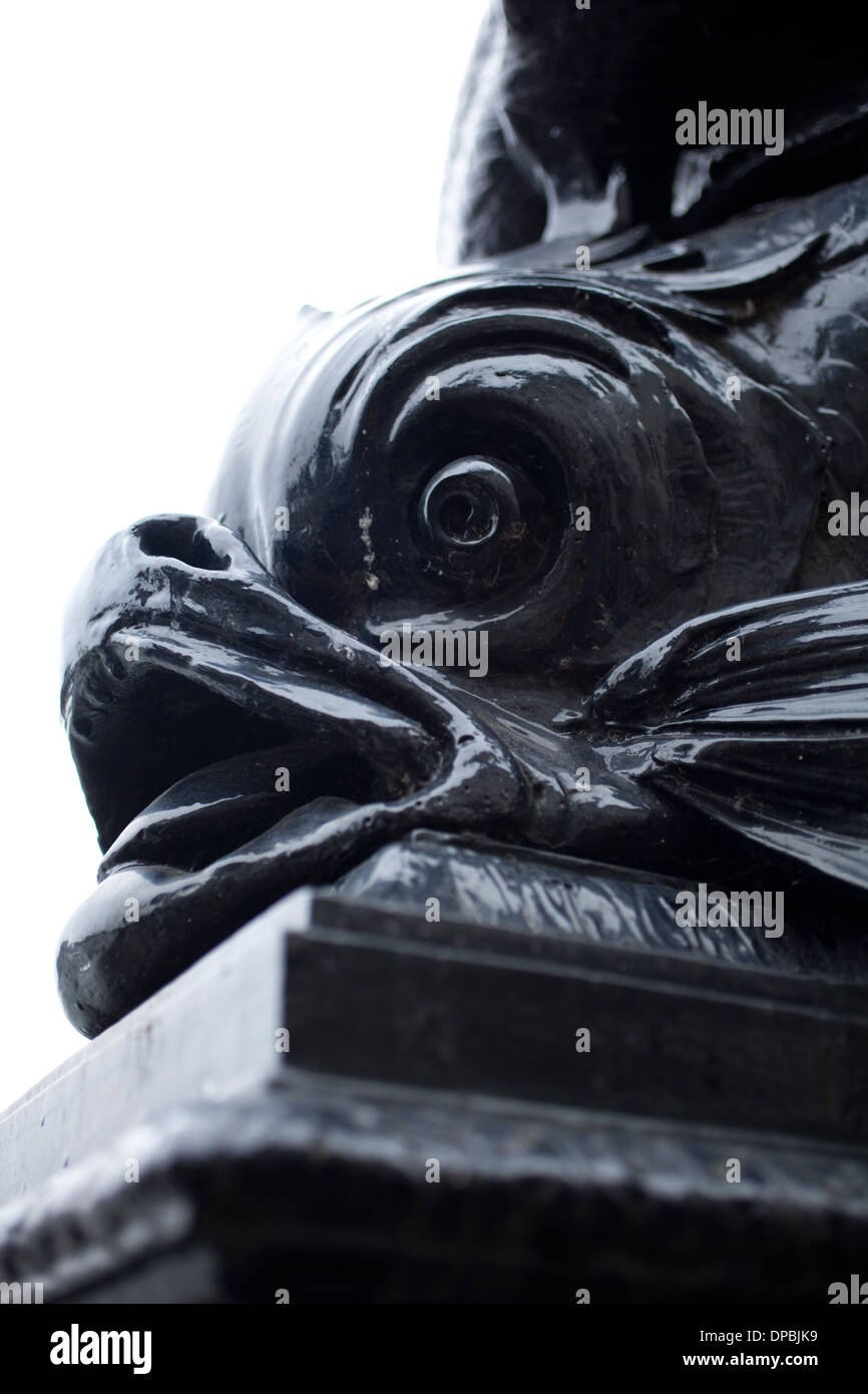 Poisson tête de détails sur lampadaire en rive sud Londres Banque D'Images
