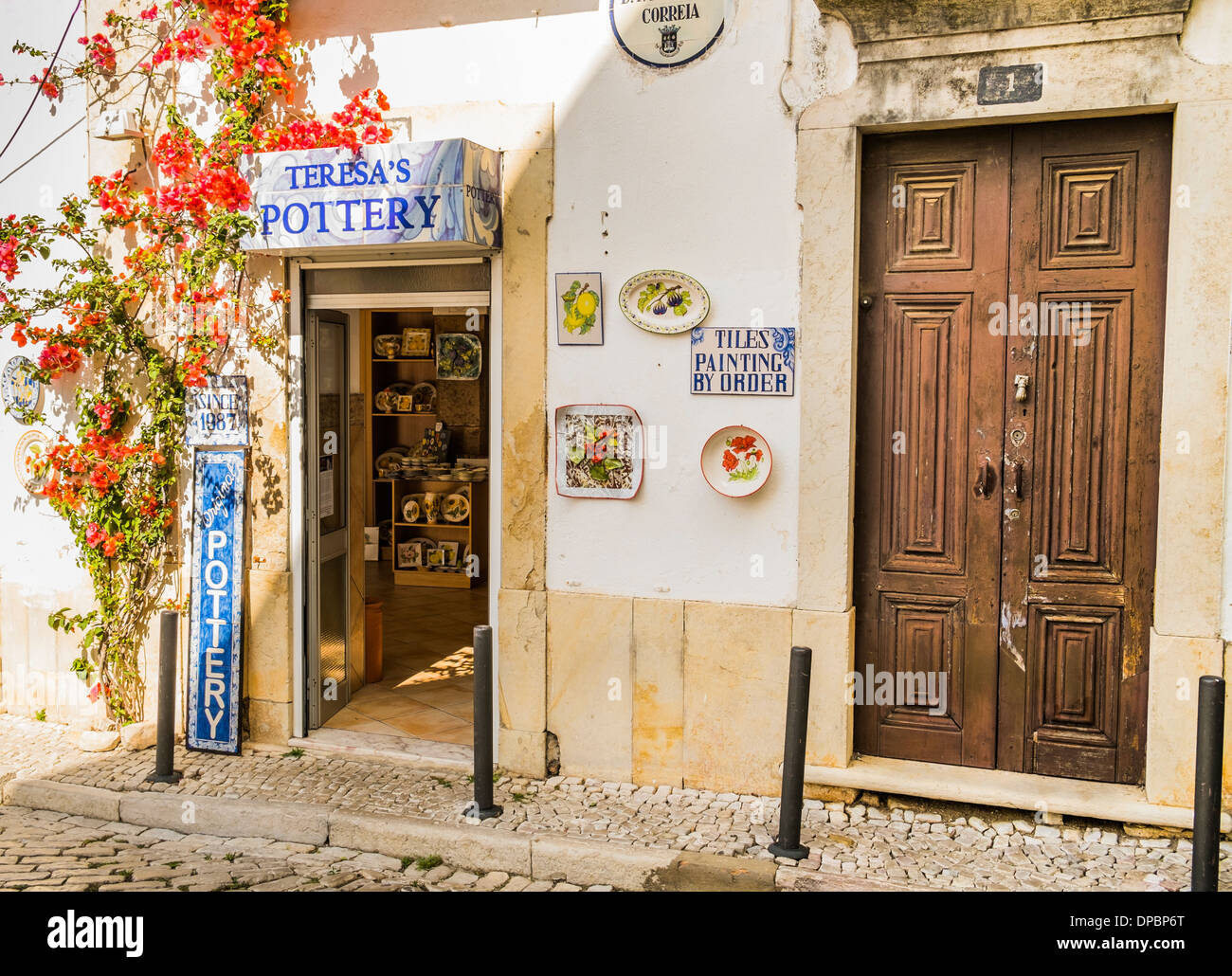 La poterie de Teresa store dans la partie historique de Loulé, Algarve, PORTUGAL Banque D'Images