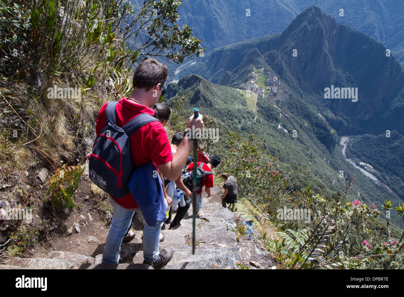 Randonneurs sur le haut de la montagne du Machu picchu, Pérou Banque D'Images