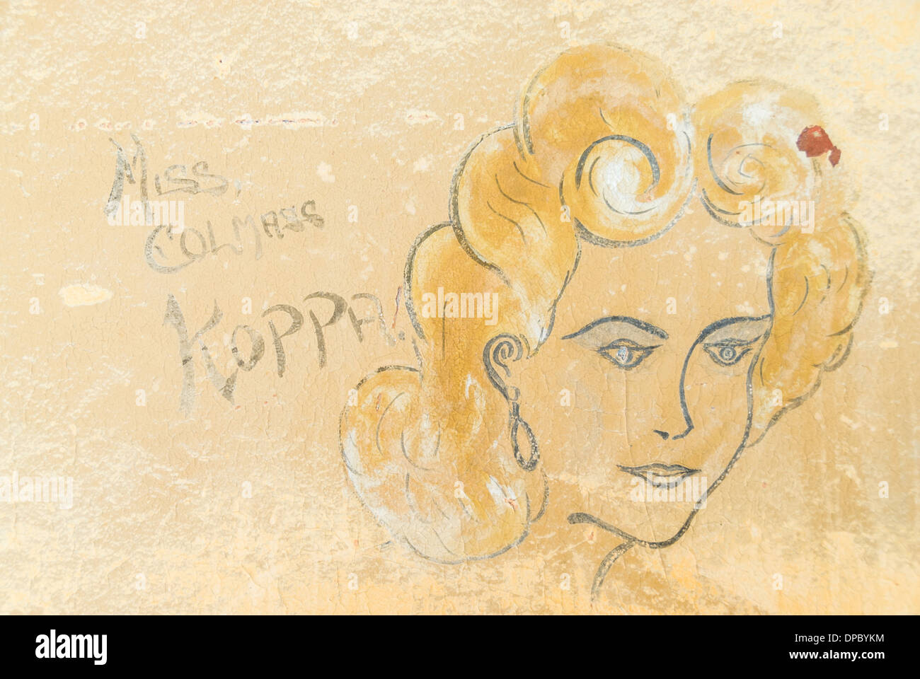 Peinture sur un mur à l'intérieur d'une maison abandonnée de l'ancienne ville minière de Kolmanskoppe, Namibie, Afrique Banque D'Images