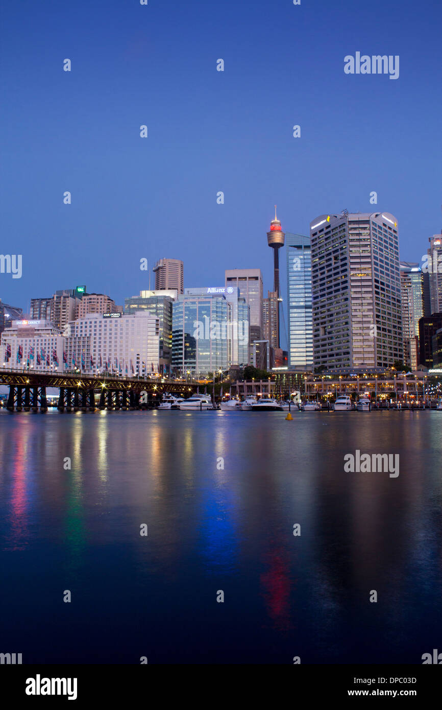 Darling Harbour CBD Central Business District city skyline skyscrapers at night Sydney NSW Australie Nouvelle Galles du Sud Banque D'Images