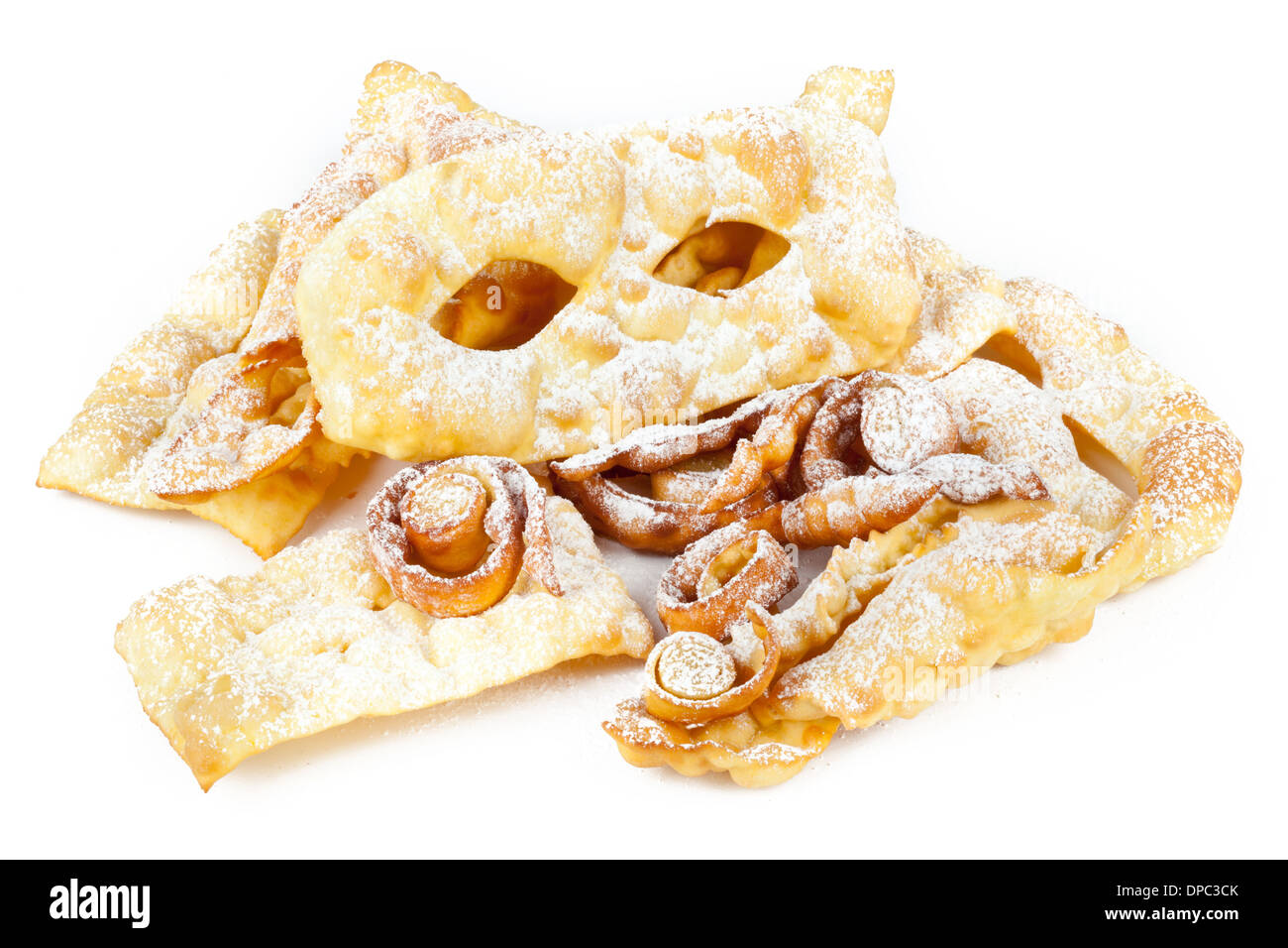 Dessert typique du carnaval italien, 'Chiacchiere' frites sur blanc. Banque D'Images