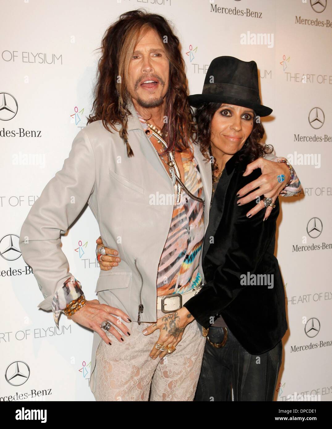 Los Angeles, CA, USA. Jan 11, 2014. Steven Tyler, Linda Perry aux arrivées de l'Art de l'Elysium Heaven Gala - Partie 2, Guerin Pavillon au Skirball Cultural Center, Los Angeles, CA, 11 janvier 2014. Credit : Emiley Schweich/Everett Collection/Alamy Live News Banque D'Images