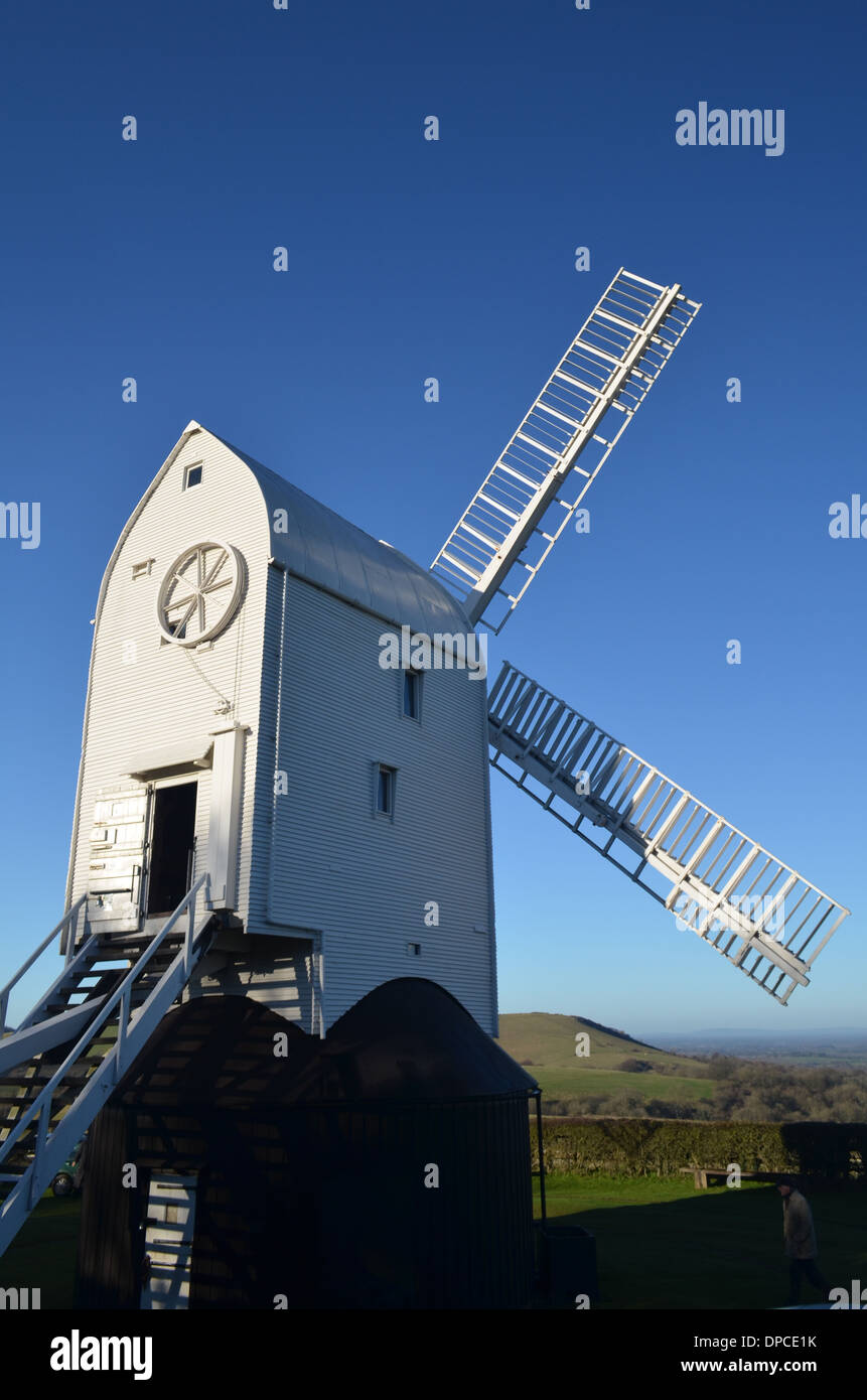 Moulin à vent traditionnel anglais sur les South Downs dans le comté de Sussex, Angleterre.Construit en 1821 elle est affectueusement connu comme Jill Banque D'Images