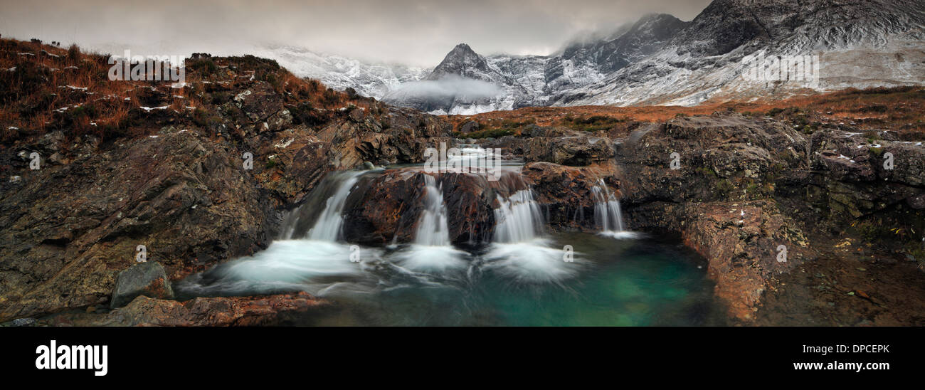 Piscines fée en hiver dans la région de Glen cassantes sur l'île de Skye en Ecosse Banque D'Images