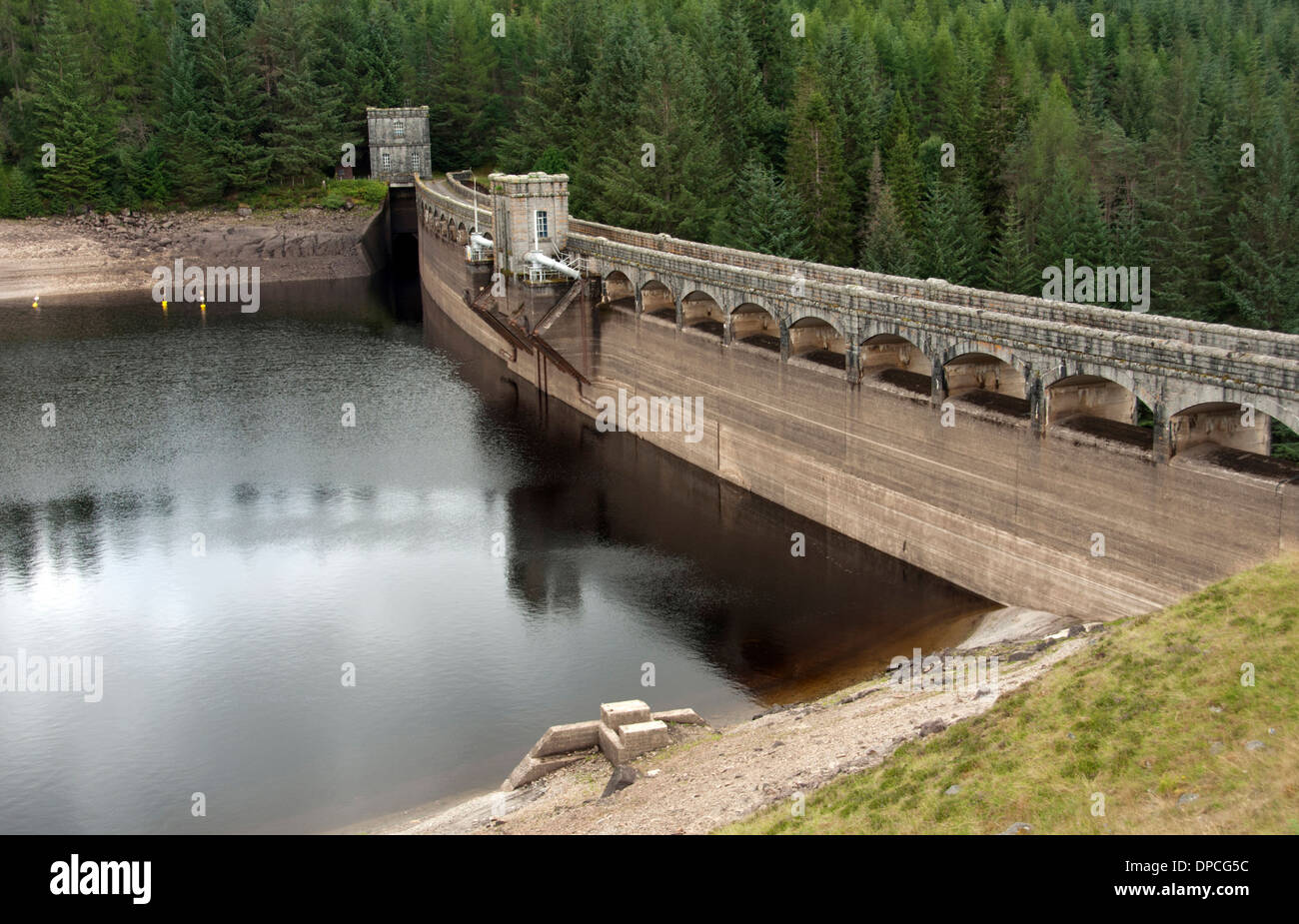 L'Écosse, Highlands, le BARRAGE SUR LE LOCH LAGGAN Banque D'Images
