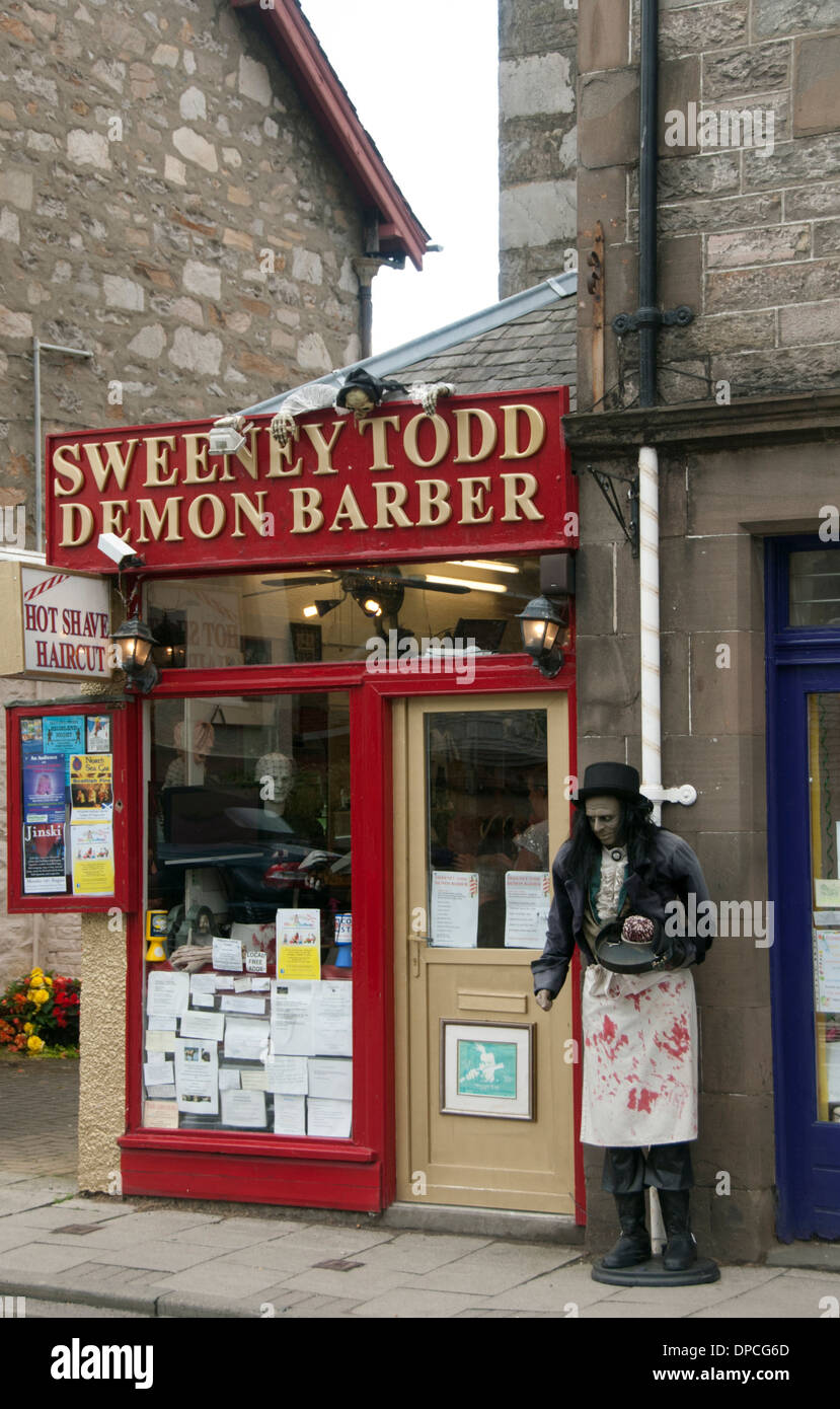 PERTH AND KINROSS EN ÉCOSSE ; ; ; PITLOCHRY SWEENEY TODD TABLEAU EN DEHORS DE COIFFURE'S SHOP Banque D'Images