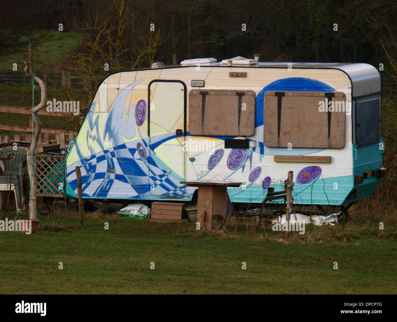 Caravane peinte inhabituelle, Cornwall, UK Banque D'Images