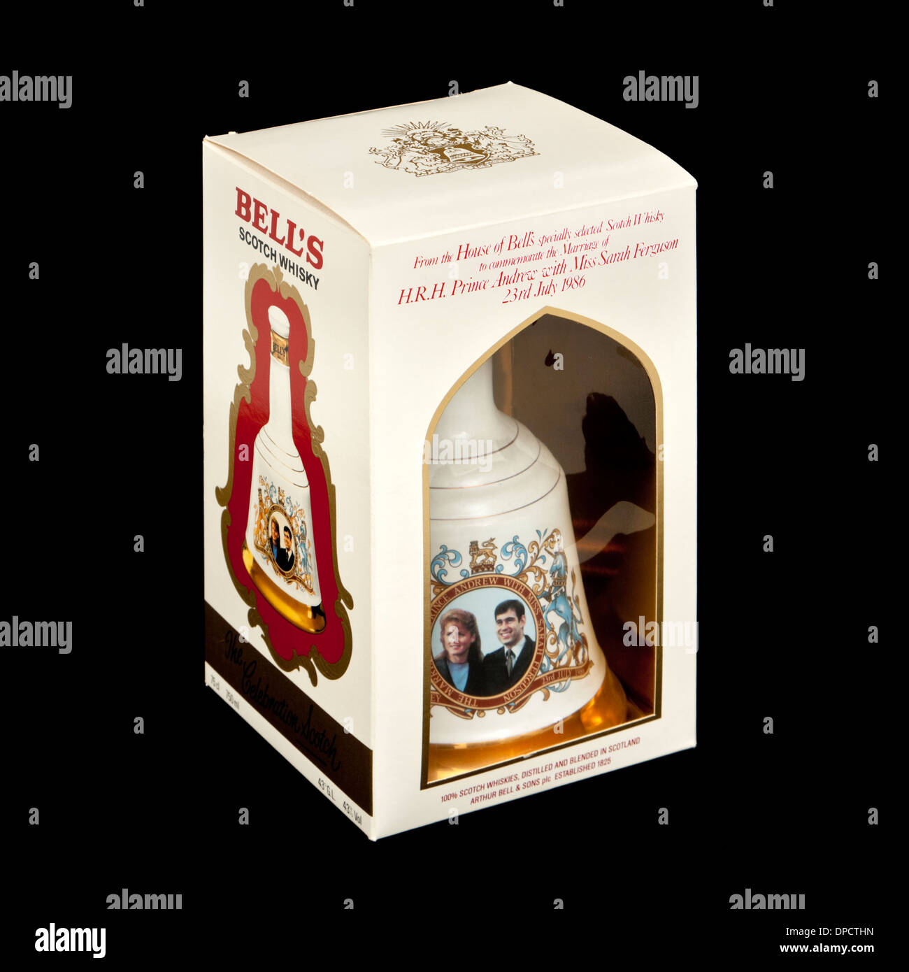 Bell's Scotch Whisky carafe en porcelaine faites par Wade, commémorant le mariage de Son Altesse Royale le prince Andrew et Mlle Sarah Ferguson Banque D'Images