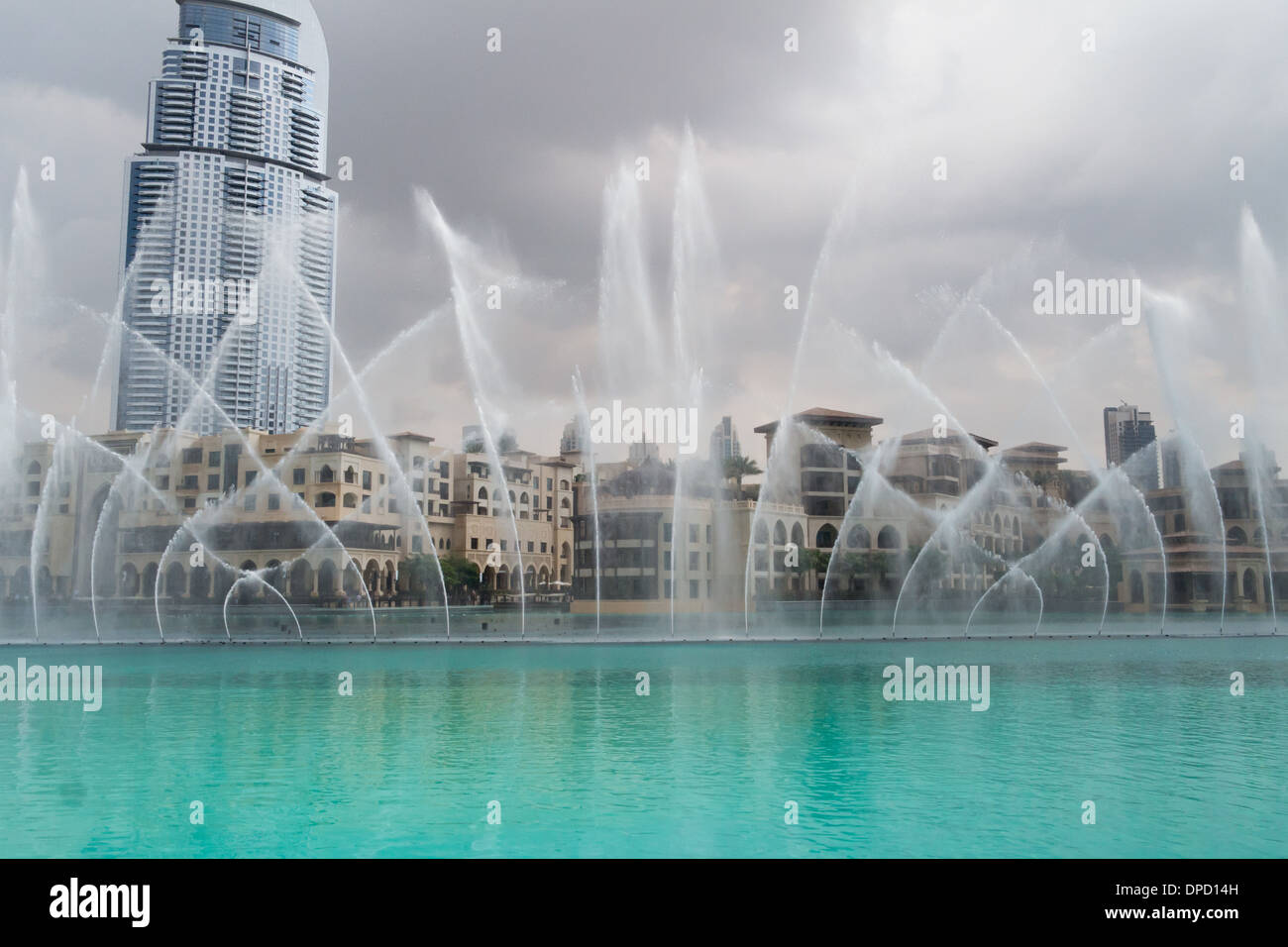 Fontaines de Dubaï, le spectacle de dessin est accompagné d'une musique puissante Banque D'Images