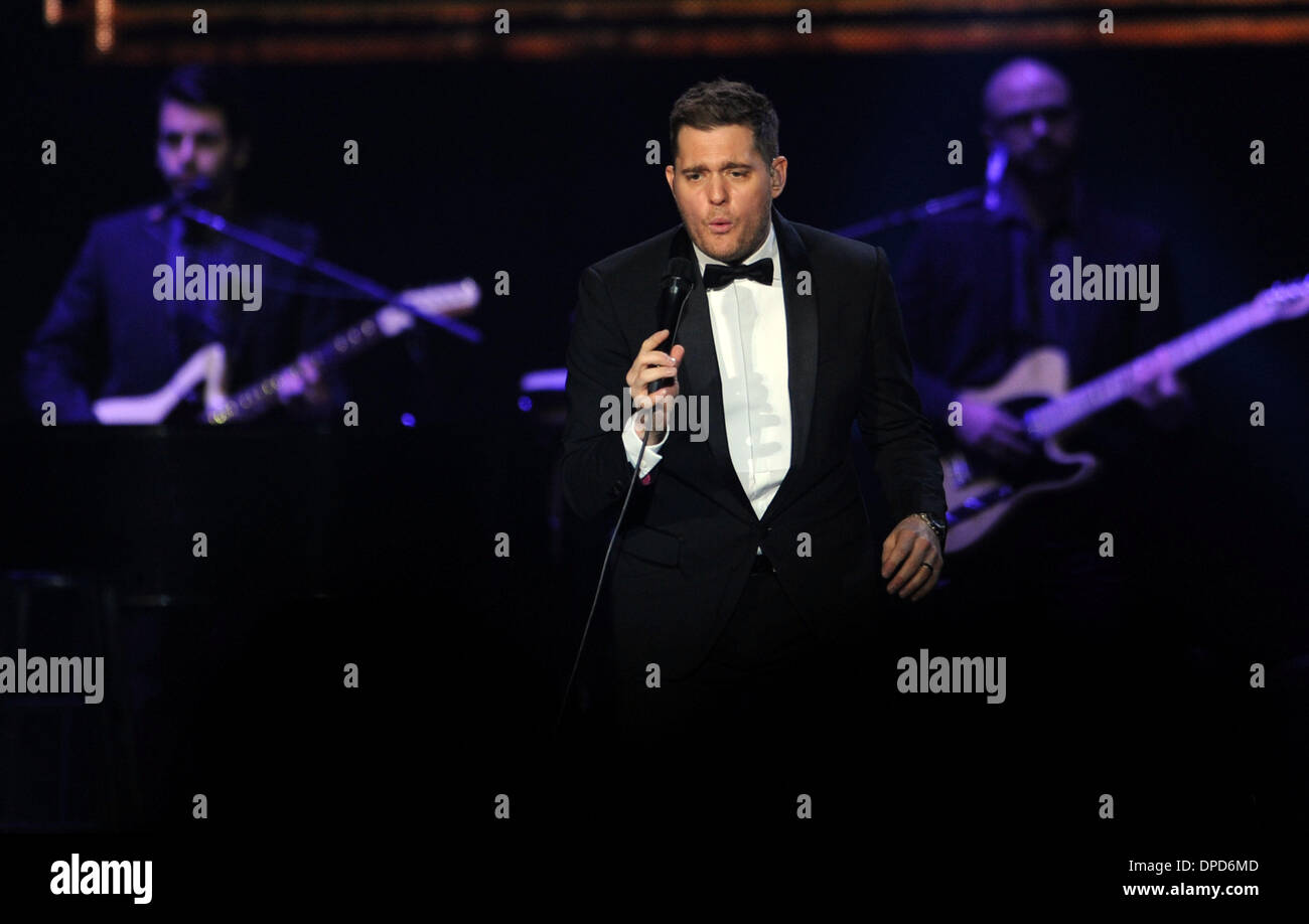 Oberhausen, Allemagne. 12Th Jan, 2014. Le chanteur canadien Michael Buble chante au premier concert de sa tournée à Oberhausen, Allemagne, 12 janvier 2014. Buble tours Allemagne avec ses 'pour être aimé d'' du 12 janvier au 22 janvier 2014. Photo : Caroline Seidel/dpa/Alamy Live News Banque D'Images