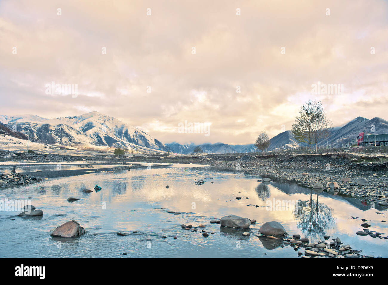 China's Tibet highway neige sous la voiture Contexte Banque D'Images