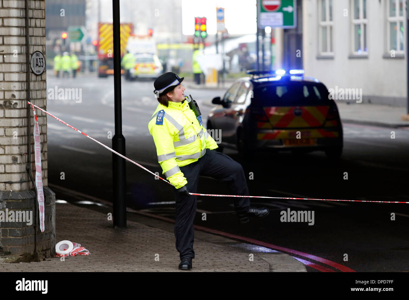 Deux personnes sont mortes dans un accident d'hélicoptère dans le centre de Londres le 16 janvier, a annoncé la police. Scotland Yard a déclaré que les victimes sont mortes à Banque D'Images