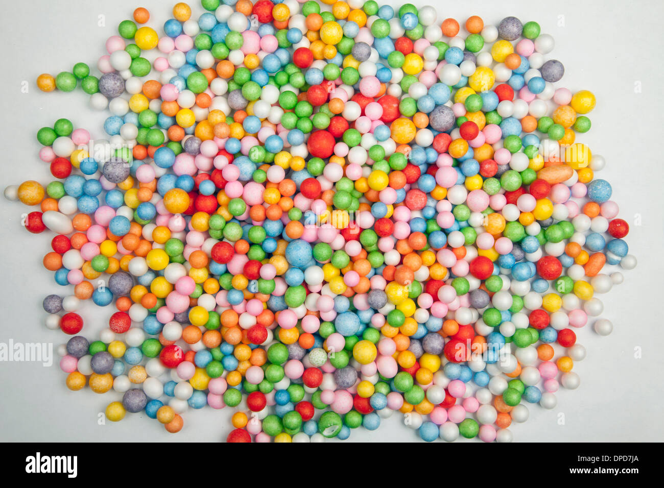 Boules de couleur sur fond blanc Banque D'Images