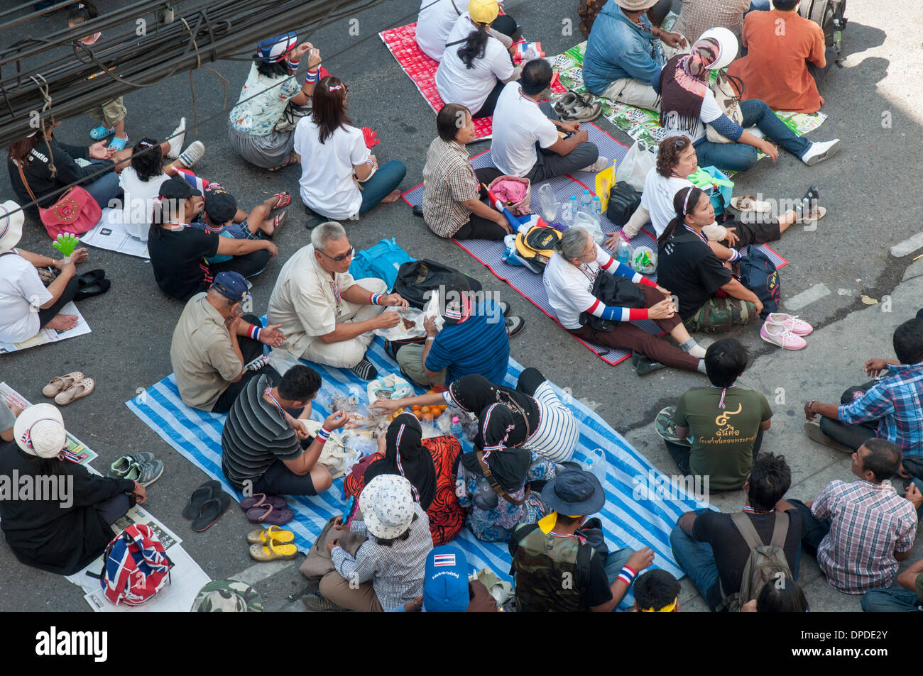 Bangkok, Thaïlande. 13 jan, 2014. anti-gouvernement protestataires s'installent dans pour un rassemblement sur Sukhumvit Road, Bangkok, une partie de l'arrêt de la campagne contre bangkok pm yingluck shinawatra crédit : Philip game/Alamy live news Banque D'Images