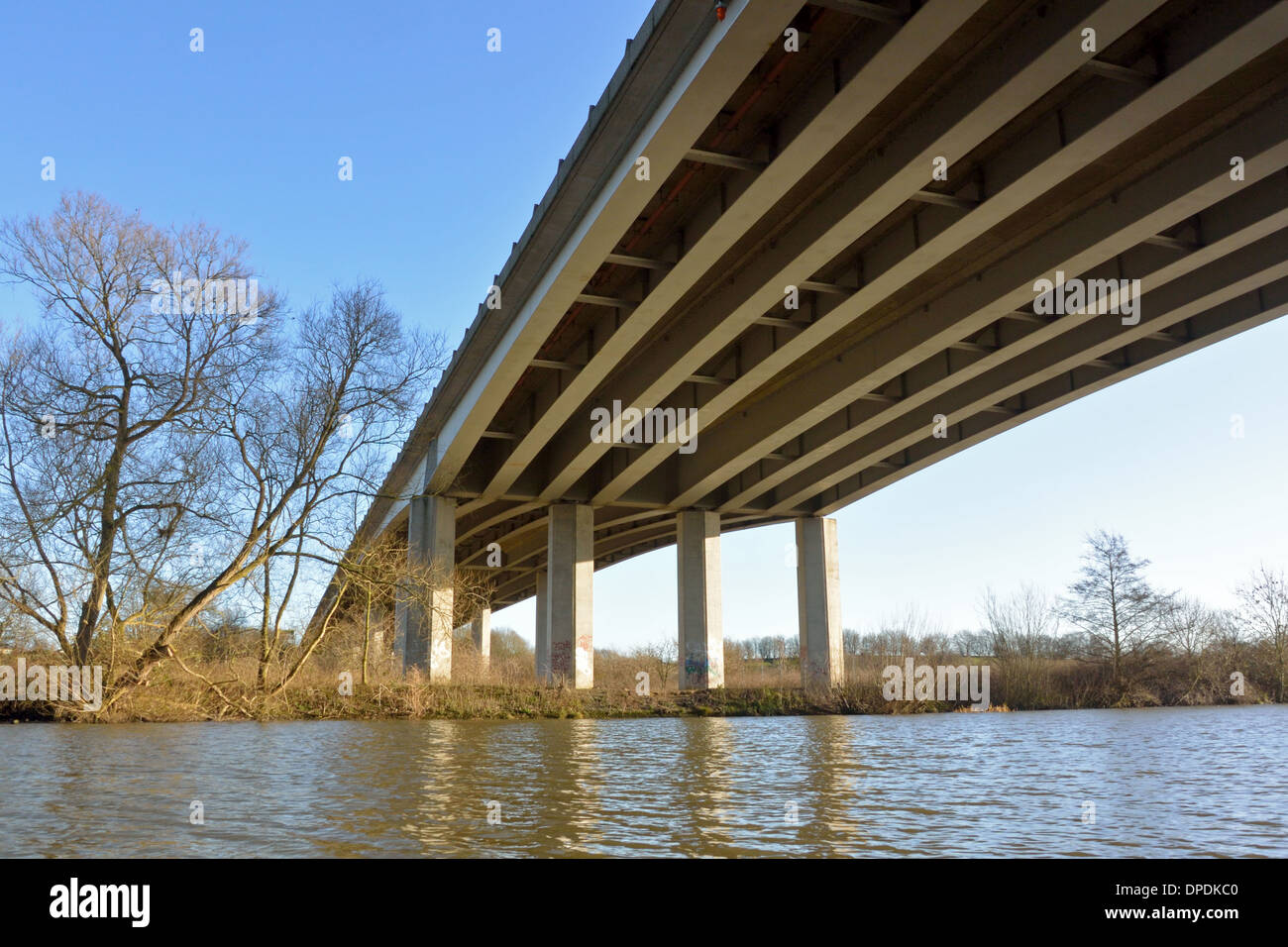 A47 Postwick viaduc sur la rivière Yare au sud de Norwich, Norfolk Broads, Parc National Banque D'Images