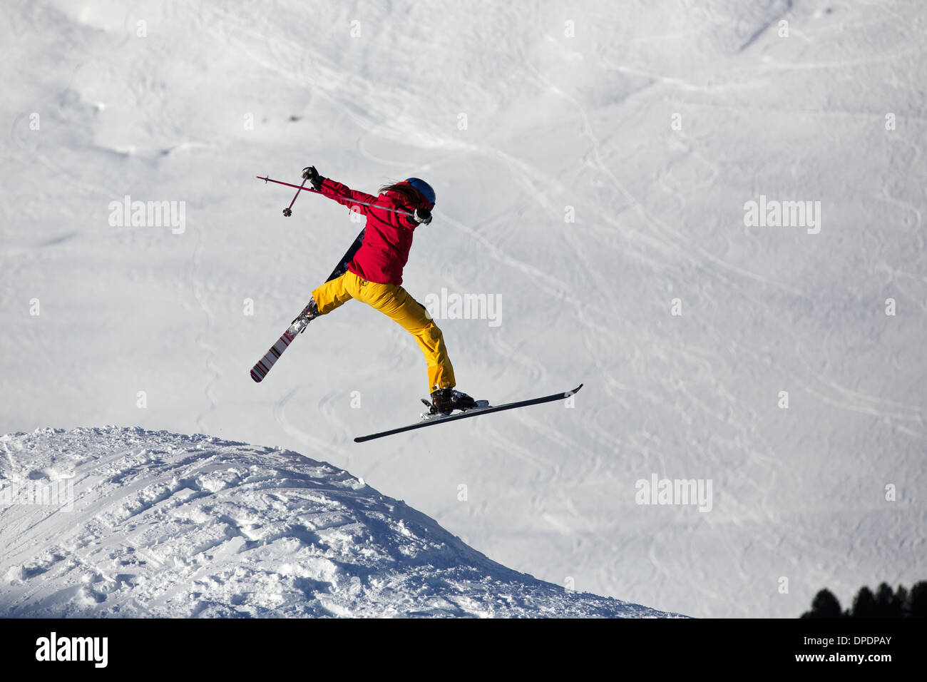 Femme saut à ski à Kuhtai, Tirol, Autriche Banque D'Images