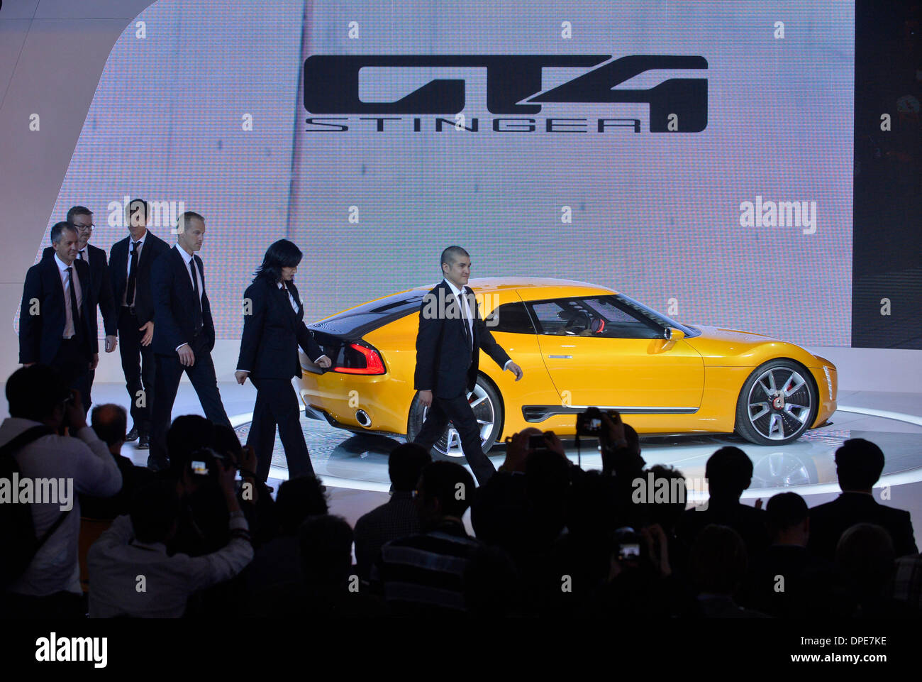 Detroit, USA. 13 Jan, 2014. La KIA GT4 Stinger concept car est dévoilé au cours de l'aperçu de la presse 2014 North American International Auto Show (NAIAS) à Detroit, États-Unis, 13 janvier 2014. Credit : Zhang Jun/Xinhua/Alamy Live News Banque D'Images