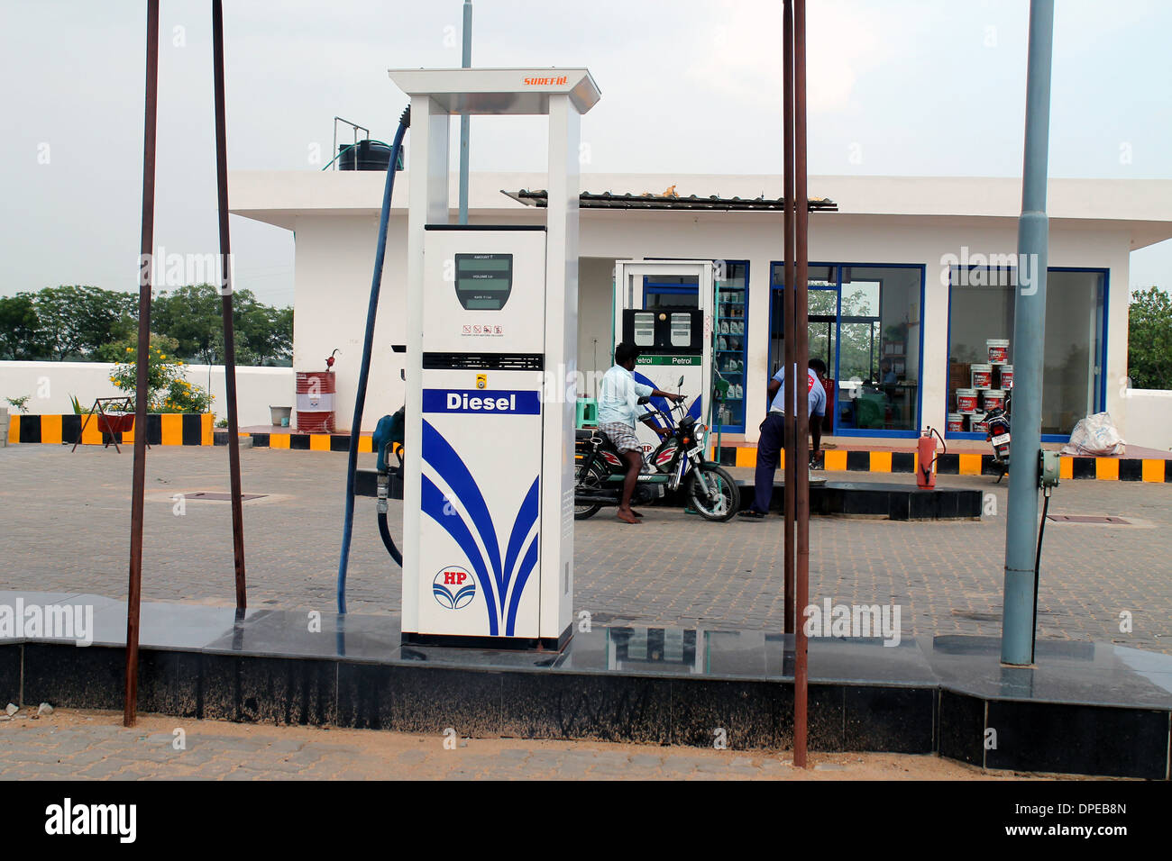 Unité de remplissage de diesel dans une pompe à essence Banque D'Images