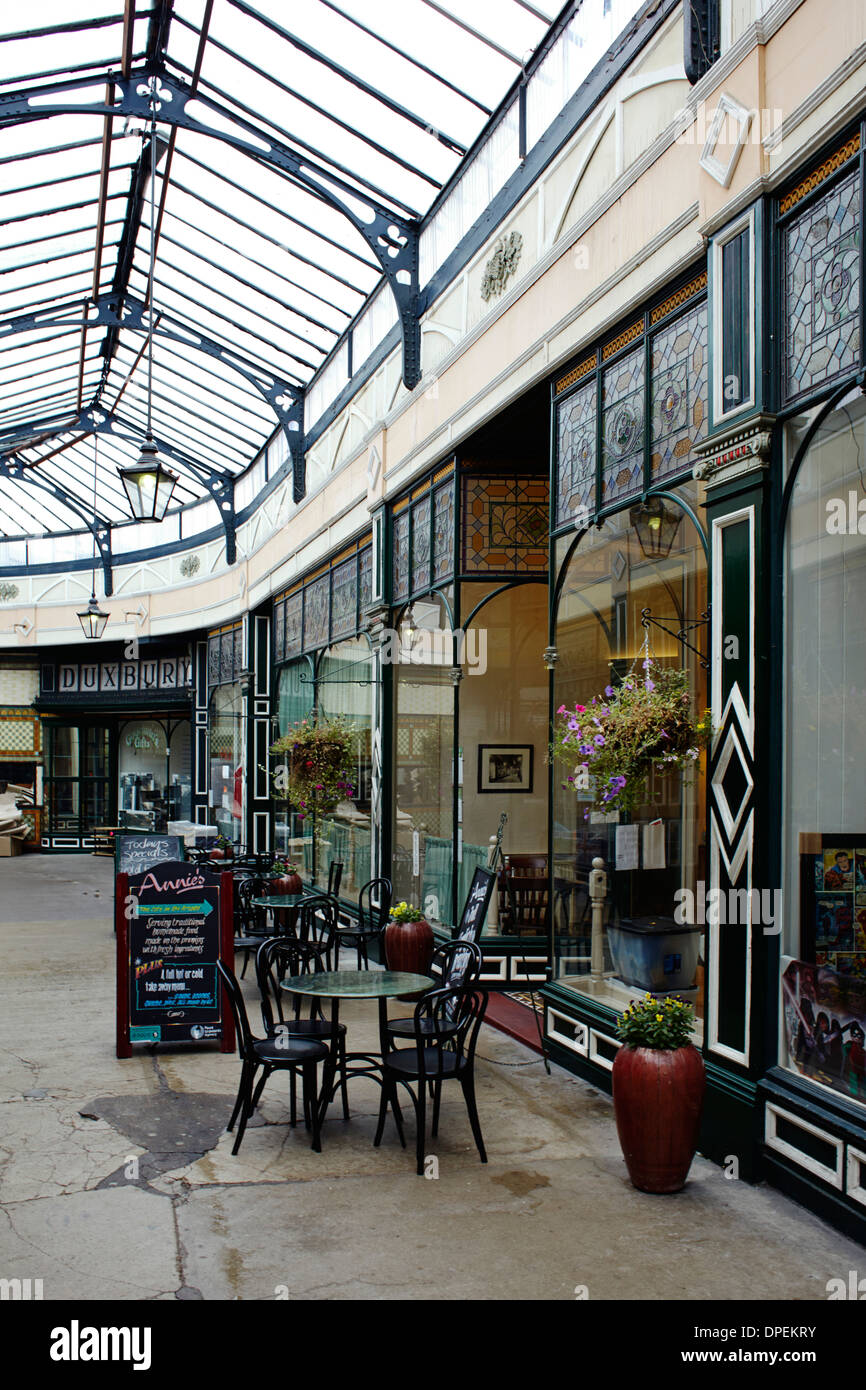 Arcade victorienne de boutiques à Accrington Banque D'Images