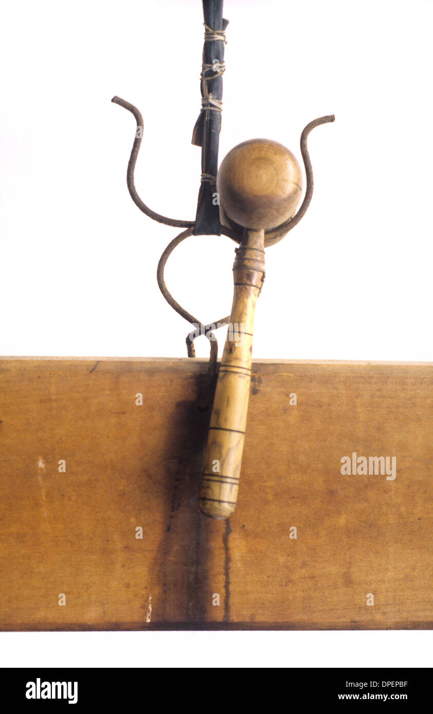 Maillet en bois & Plank Semantron ou instrument de percussion Monastère Stavronikita Le Mont Athos en Grèce Banque D'Images