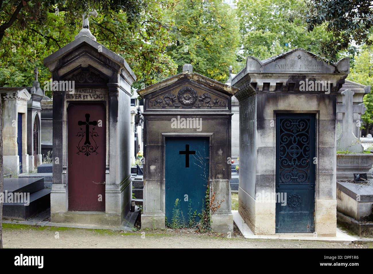 Voûtes de la famille dans le cimetière de Paris Banque D'Images