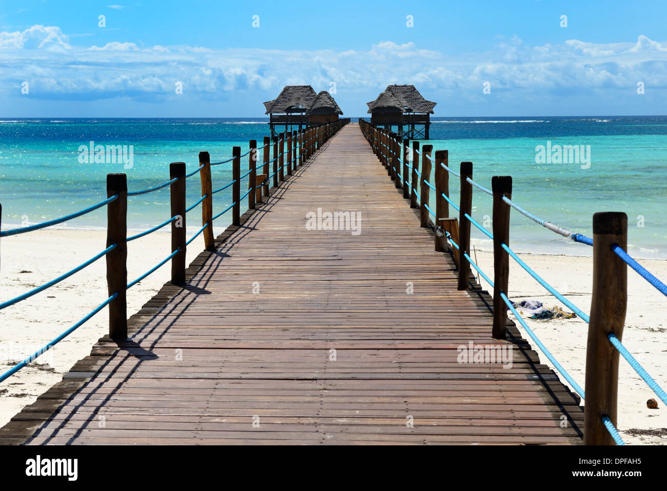 Jetée de l'hôtel, plage de Bwejuu, Zanzibar, Tanzanie, océan Indien, Afrique de l'Est, l'Afrique Banque D'Images